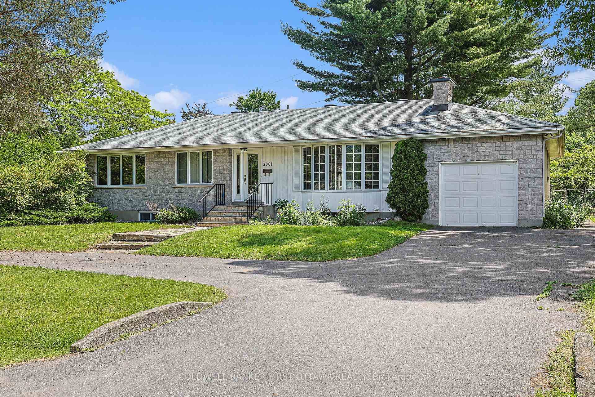 Welcome to this charming bungalow on a huge lot in Revelstoke Mooney's Bay.