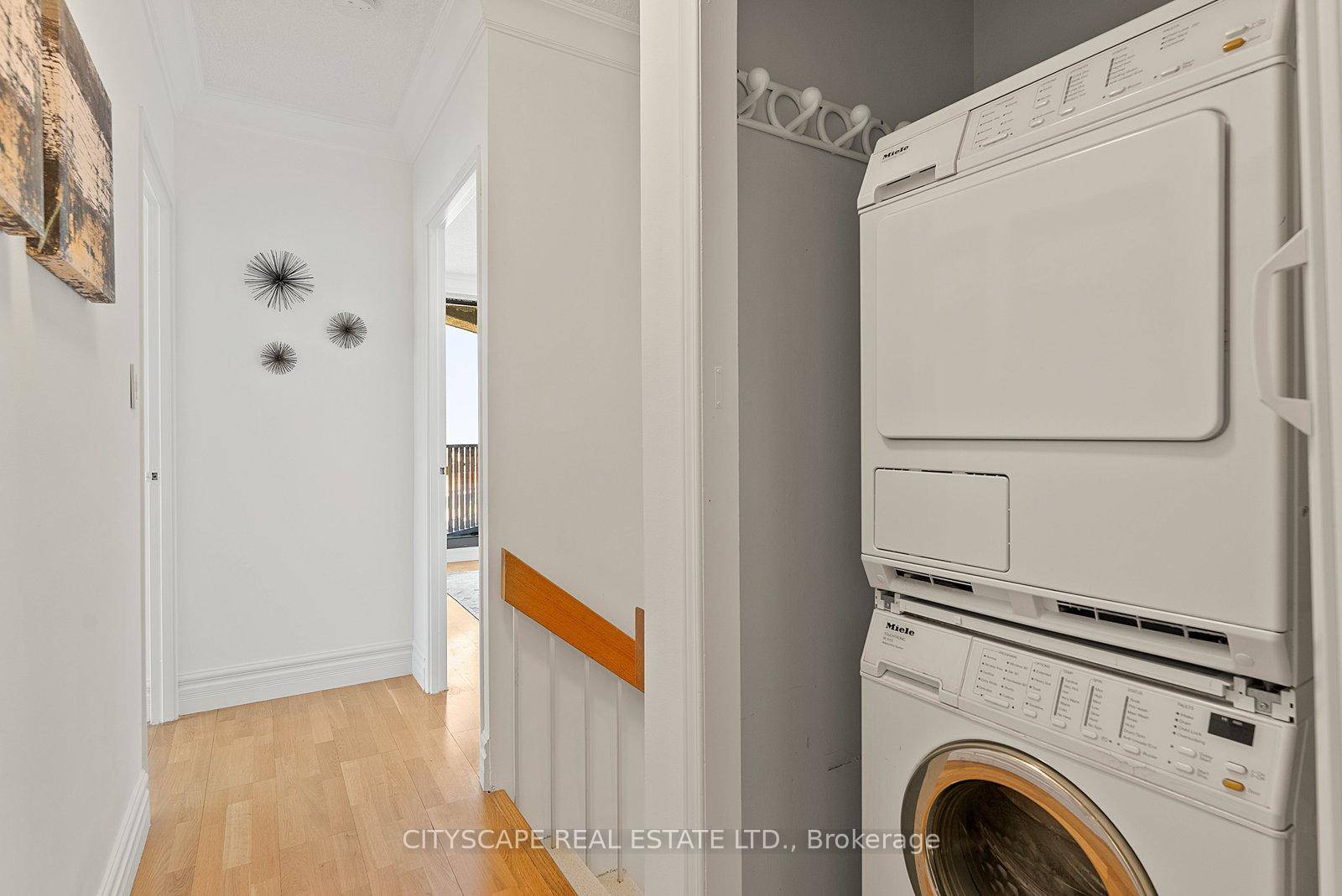 Welcome to this beautiful two storey penthouse at the prestigious Harbour Front !