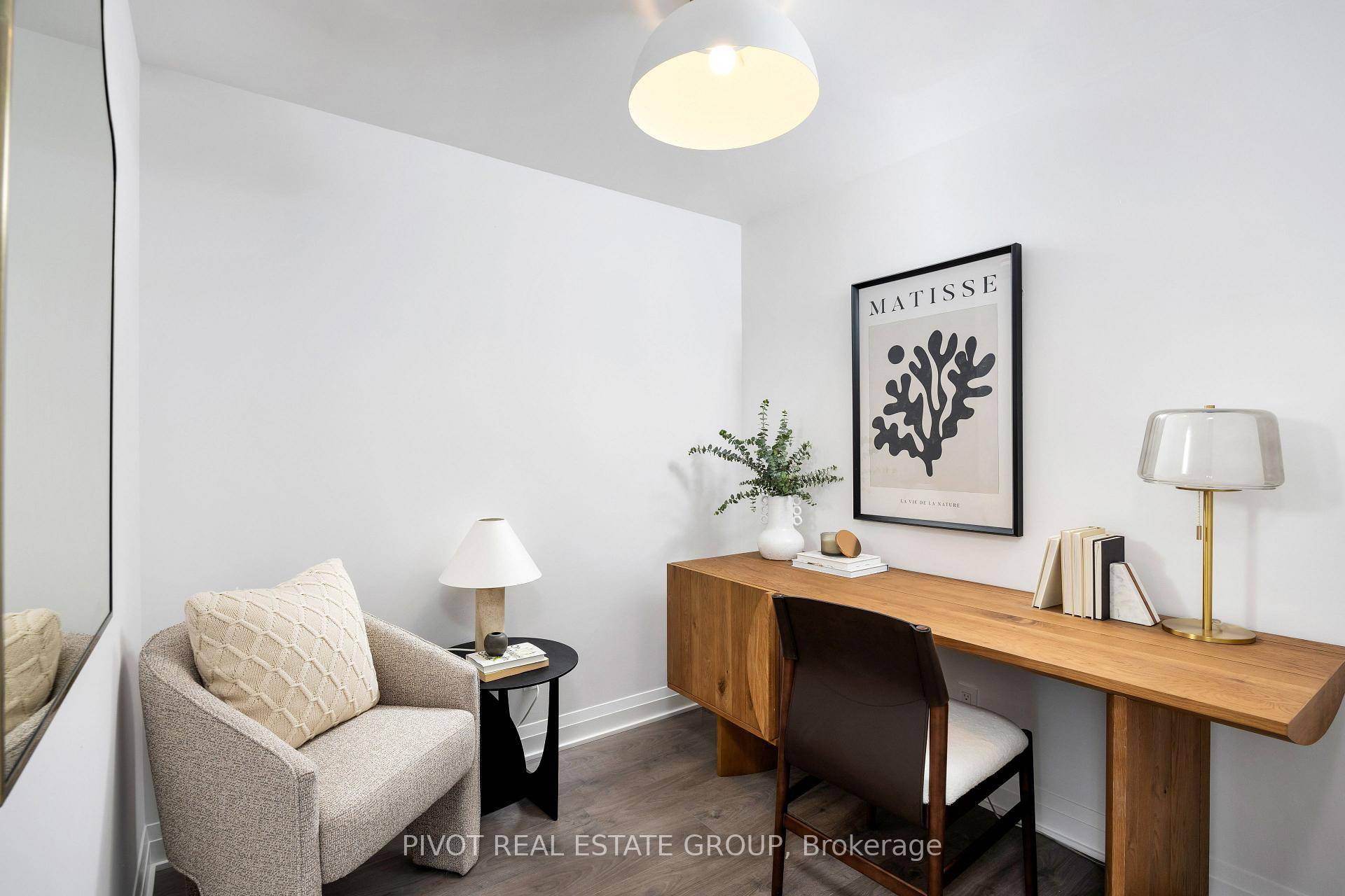 Live at the heart of the vibrant Exchange District.