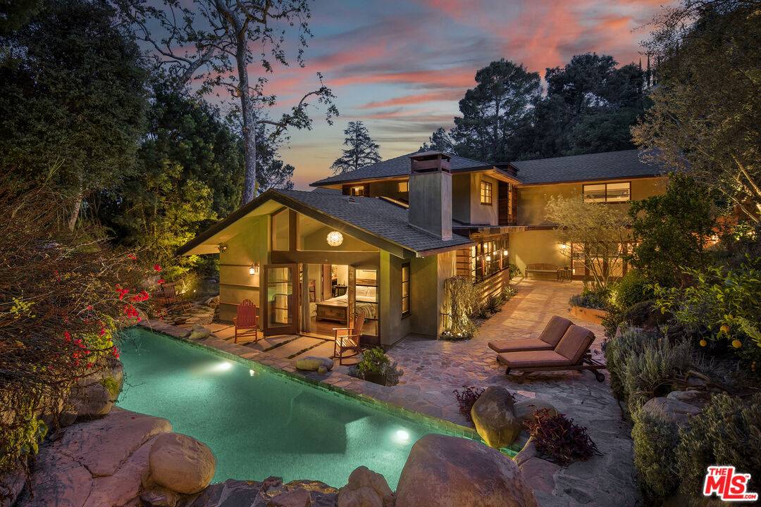 2669 Harlesden Ct 4BR Hollywood Hills East La