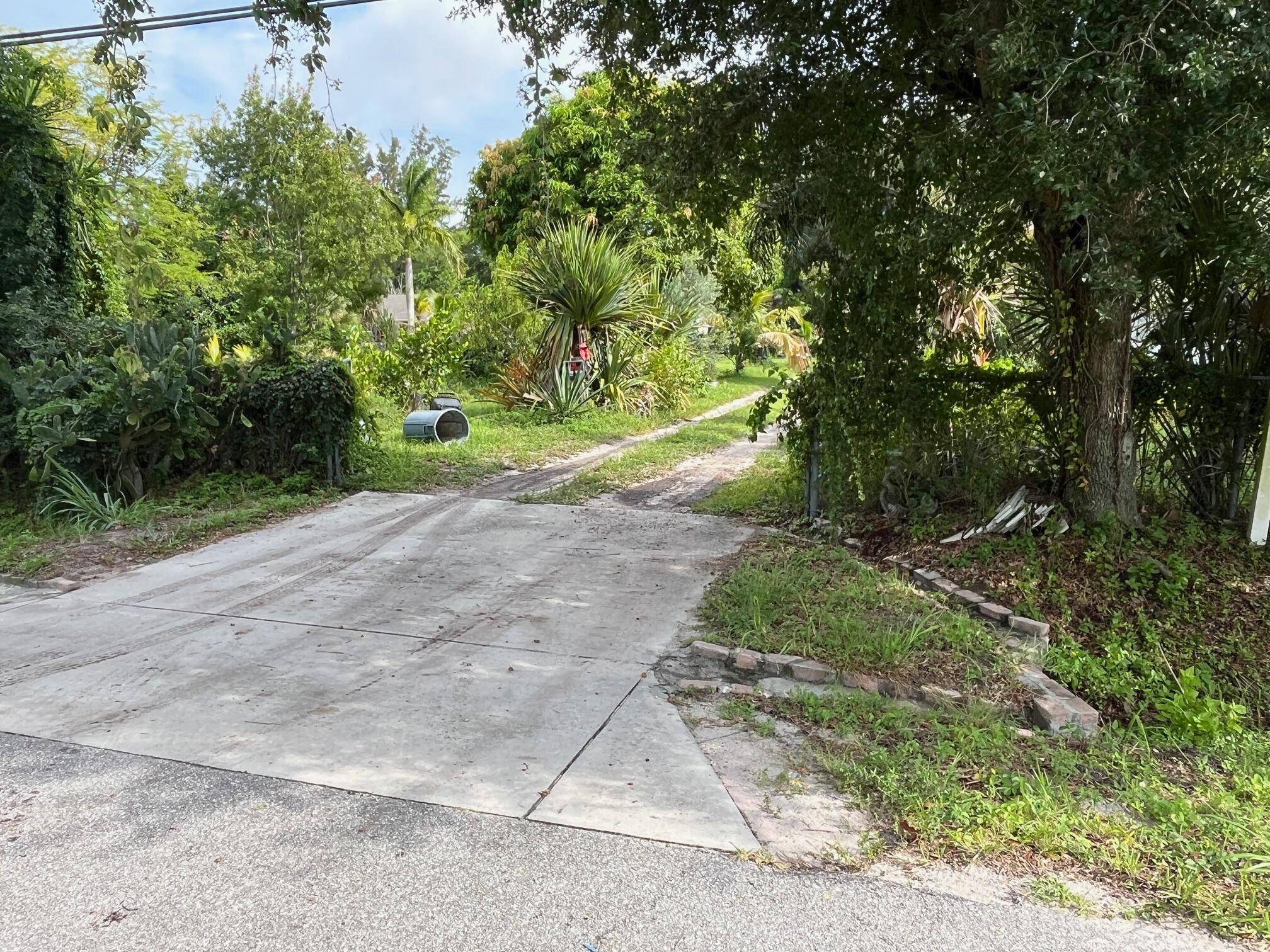 Exceptional Lot with Prime Access Near Southern BlvdUnlock the potential of this exceptional vacant lot located near Palm Beach International Airport PBI.