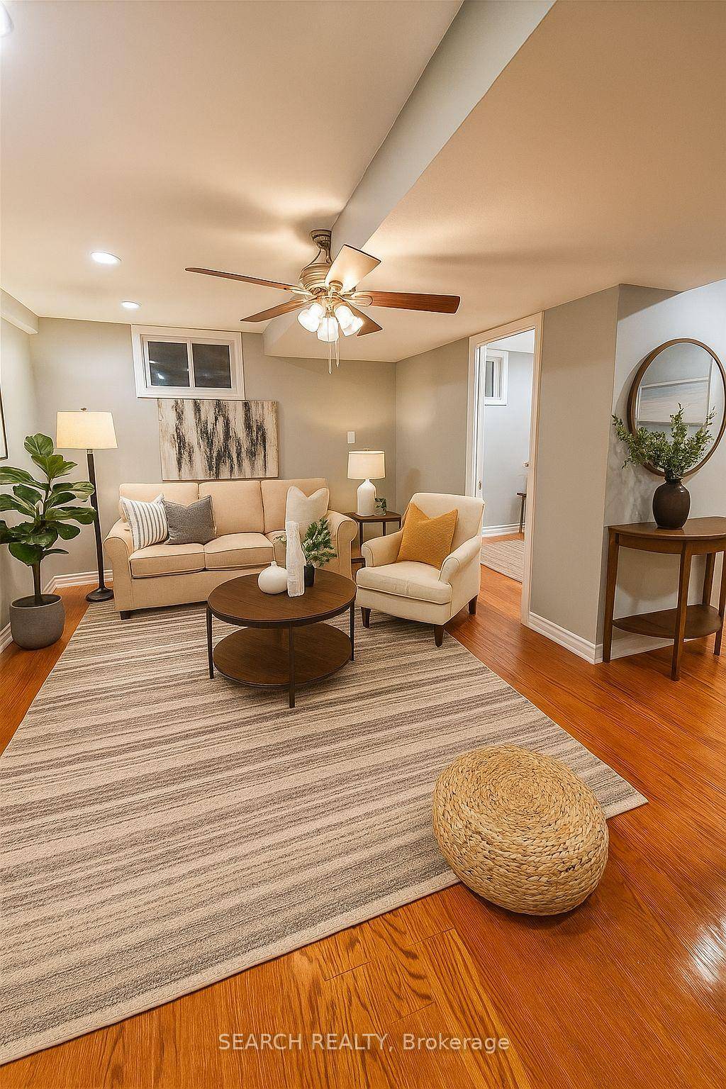 Beautifully Renovated 1 Bedroom Basement Unit in Prime Newmarket Location !