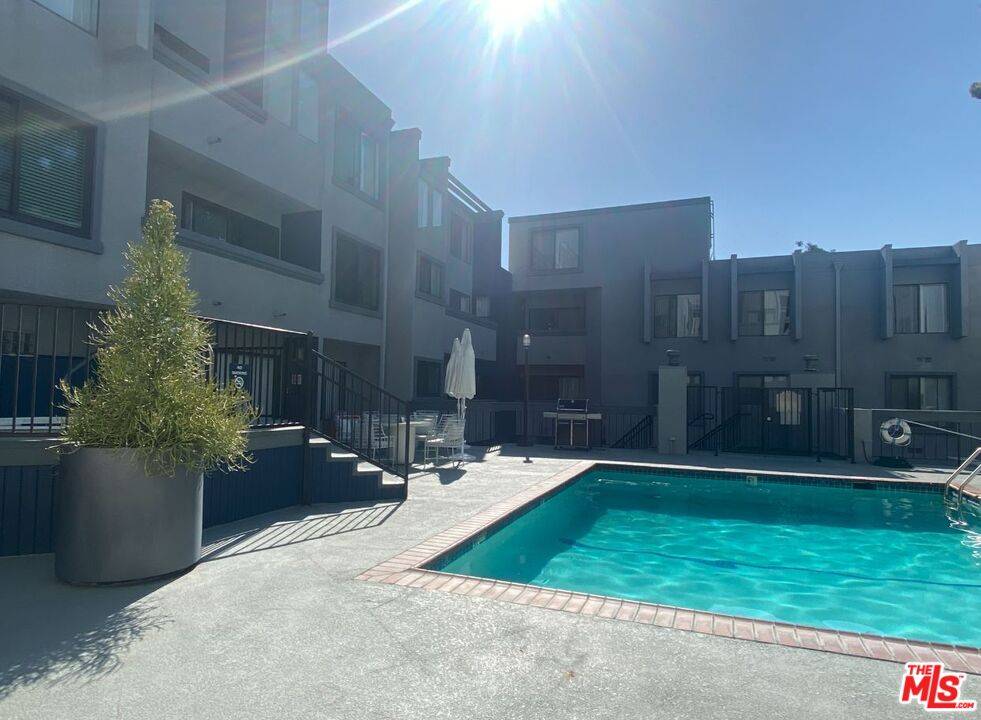 1940  N Highland Ave 2BR Hollywood Hills East La