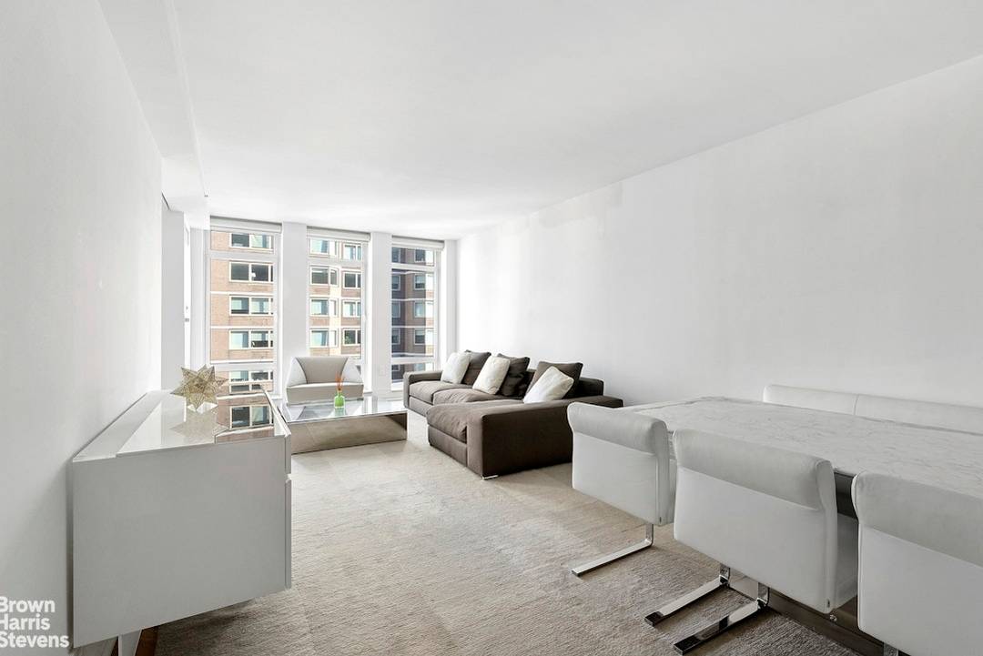 Beautiful, bright and modern upscale condominium at Architect Robert A.