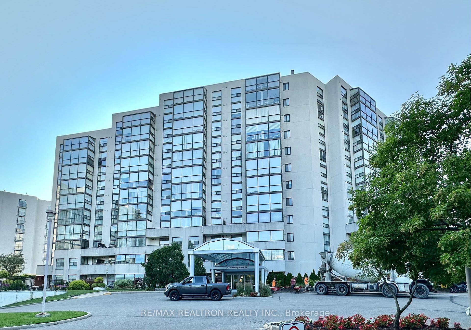 Gorgeous 2 Bedroom amp ; 2 Bathroom Home At Dynasty Condo At The Heart Of Richmond Hill.