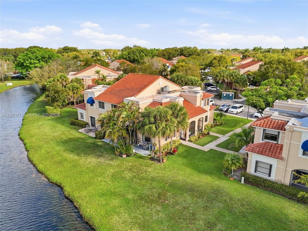 Waterfront townhouse featuring 4 bedrooms and 3 bathrooms in Visions at Bonaventure in Weston, Florida.
