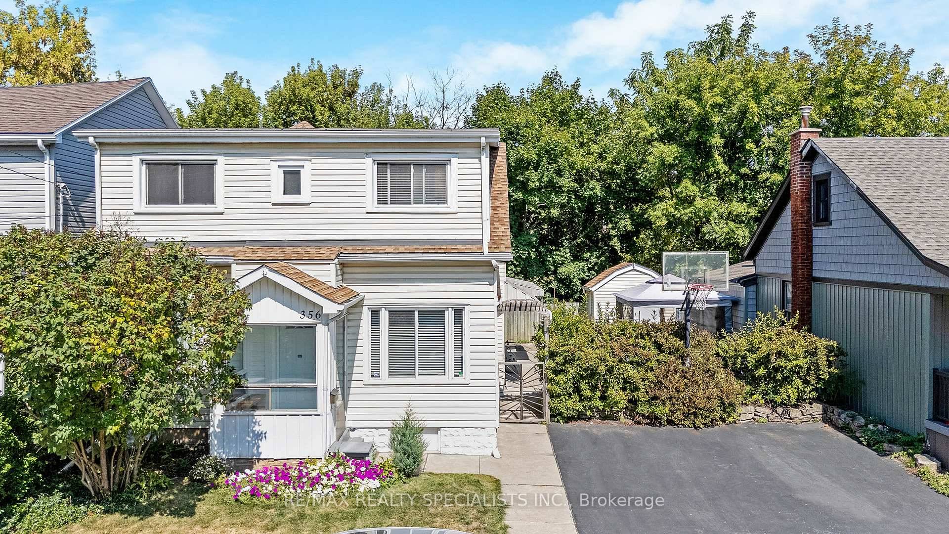 First time buyers or investors, you'll appreciate the charm of this fully detached century home located in the sought after Kirkendall neighbourhood of Hamilton, steps to vibrant Locke Street South.