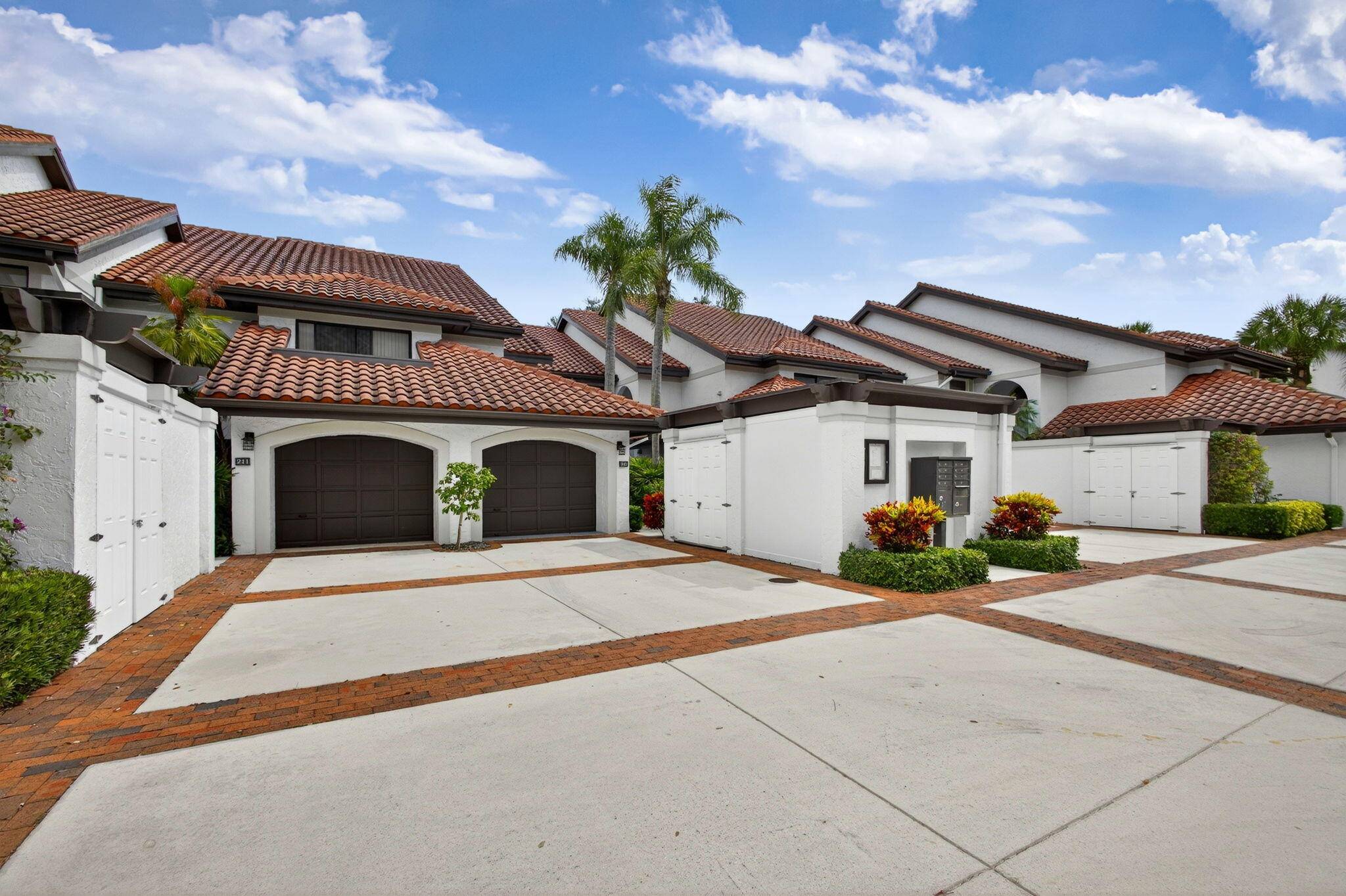 Enjoy spectacular golf course views from this beautifully updated first floor condominium located in the desirable Trader's Crossing community within the exclusive, gated enclave of Jonathan's Landing.