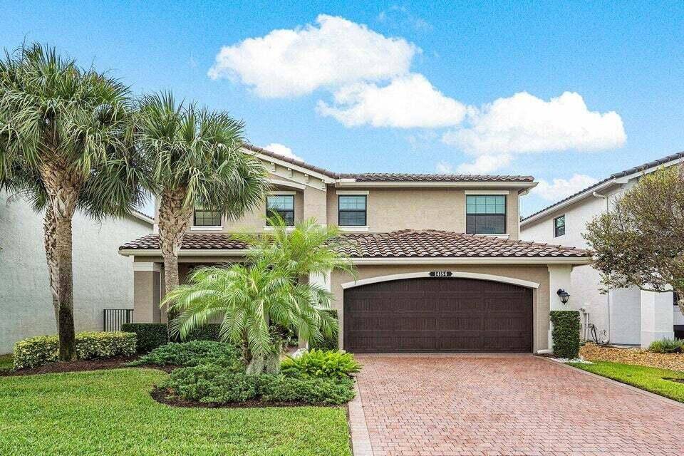 Welcome to this beautifully maintained 2 story home in the highly desirable community of Tuscany North.