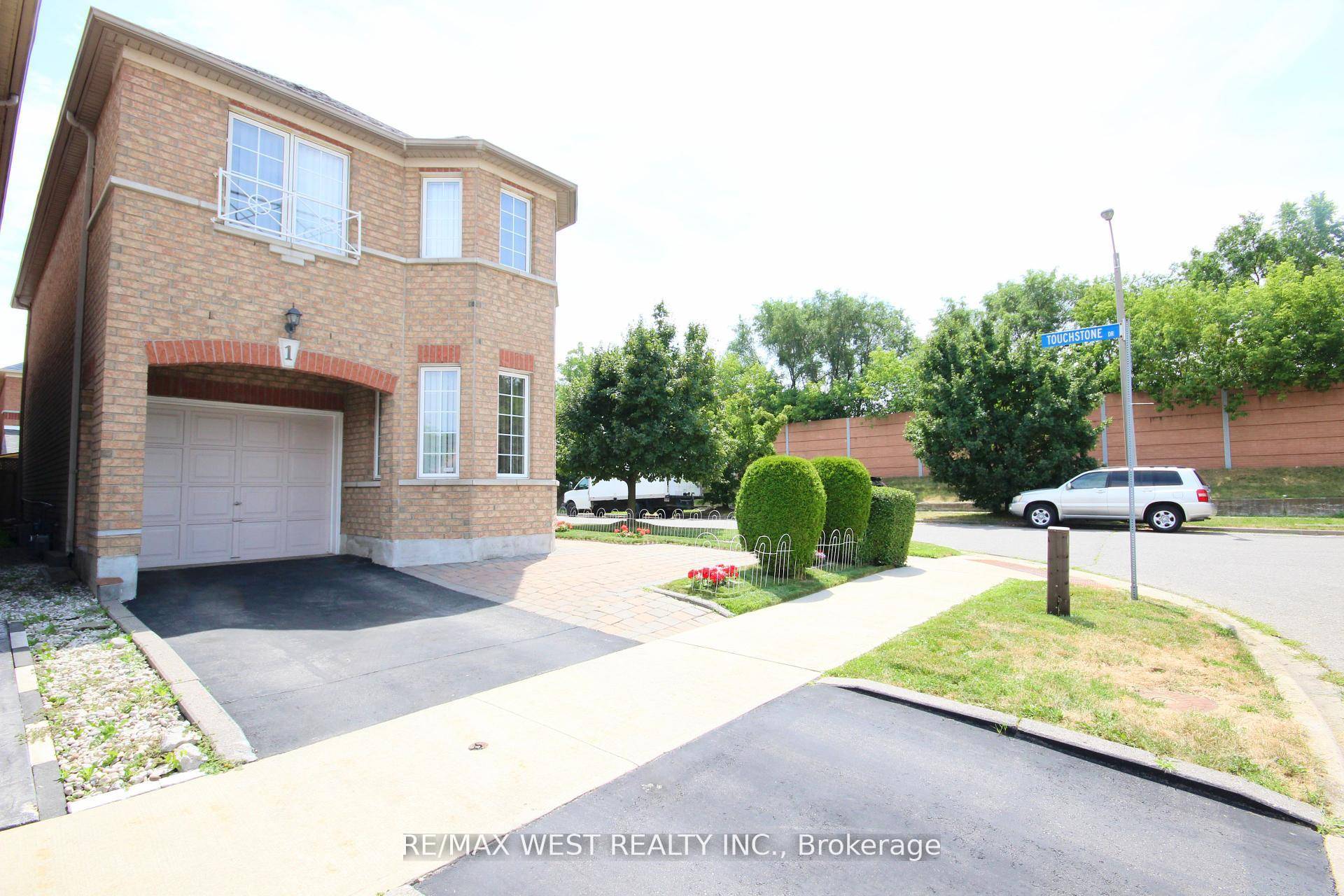 Welcome to this warm and sunlit two storey detached home, perfectly situated on a desirablecorner lot in a family friendly community.