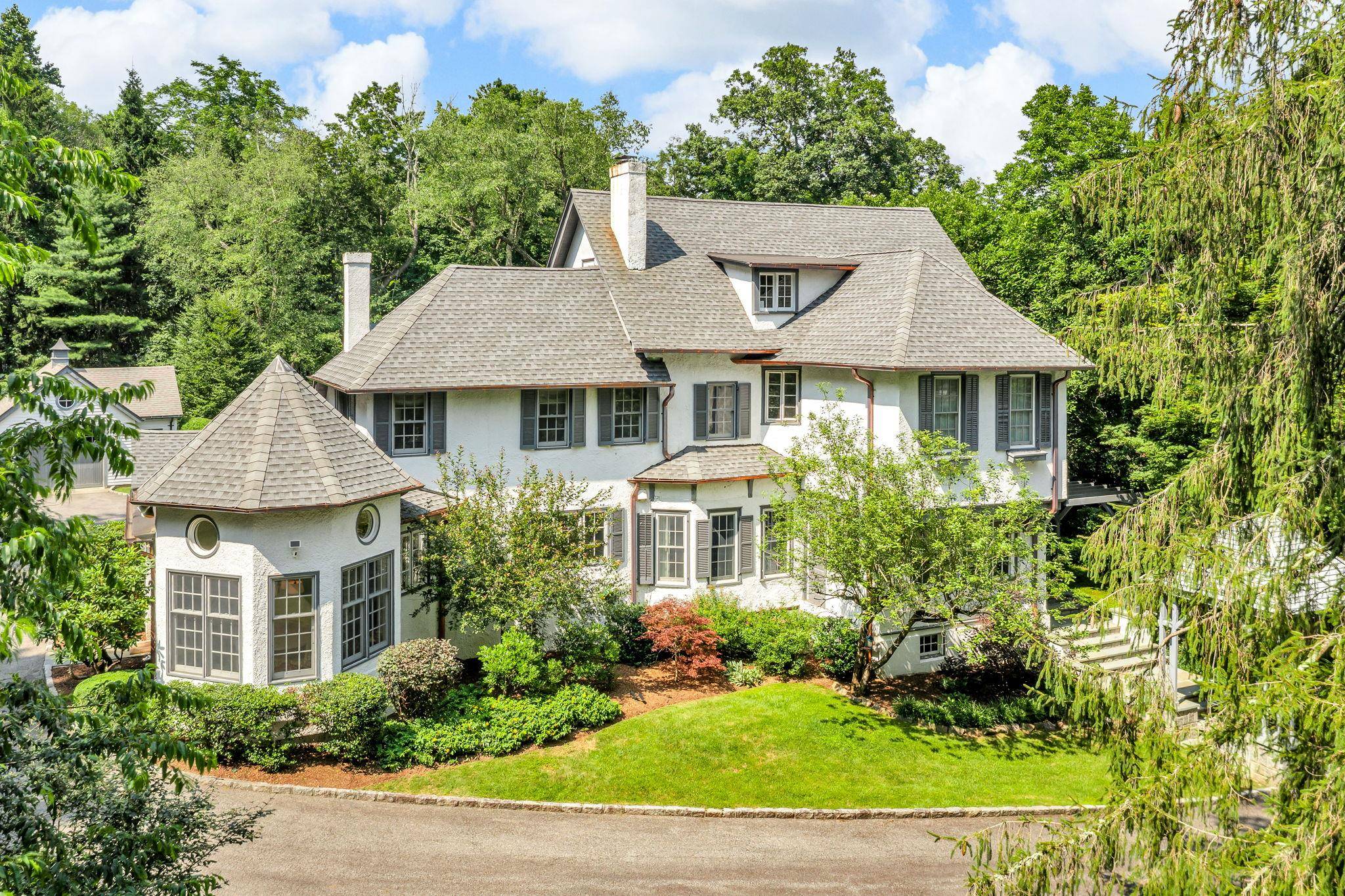 Timeless elegance meets modern comfort in this enchanting 1901 hunting lodge, masterfully restored in 1991 and recently enhanced.