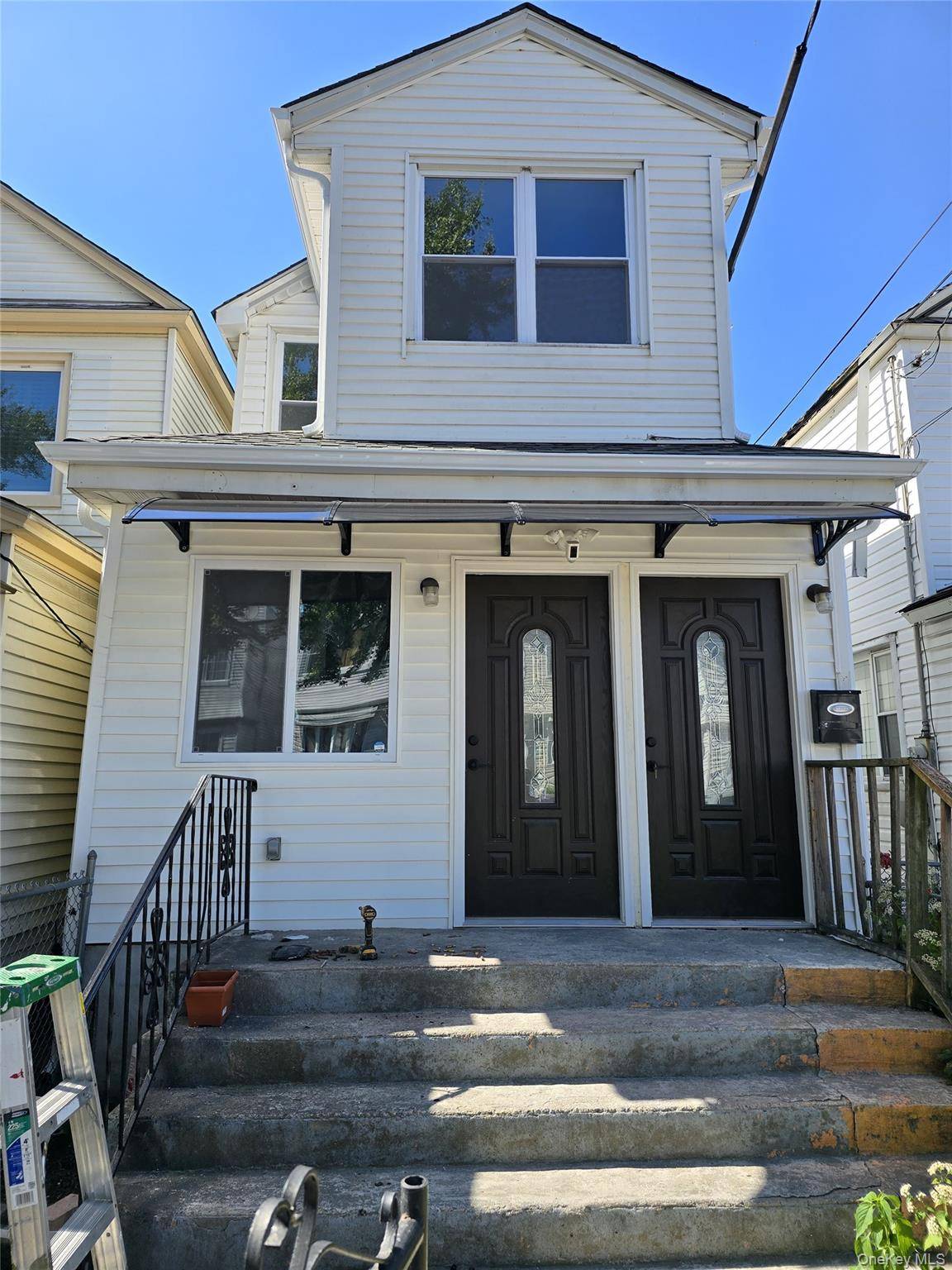Newly Renovated in 2025 Beautiful Colonial Multifamily Home in South Richmond Hill Welcome to this stunning, newly renovated 2025 colonial style multifamily home offering modern updates and timeless charm.
