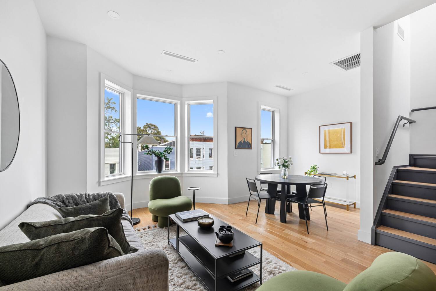 READY FOR IMMEDIATE CLOSING AND OCCUPANCY !