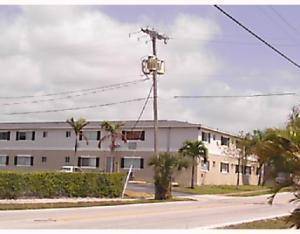 Beautiful 2 bed 1 bath apartment in Lake Worth, east of i 95.