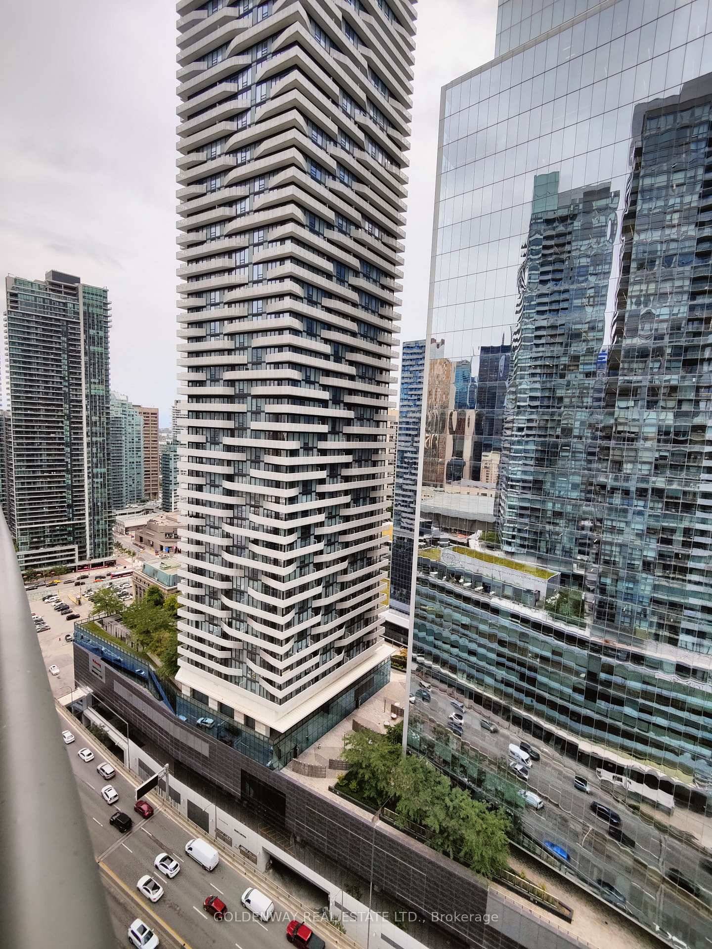 Spotless 1 Bedroom Suite Plus Den with lake view at Maple Leaf Square south tower, prime location in the heart of southcore financial district and waterfront ; direct access to ...