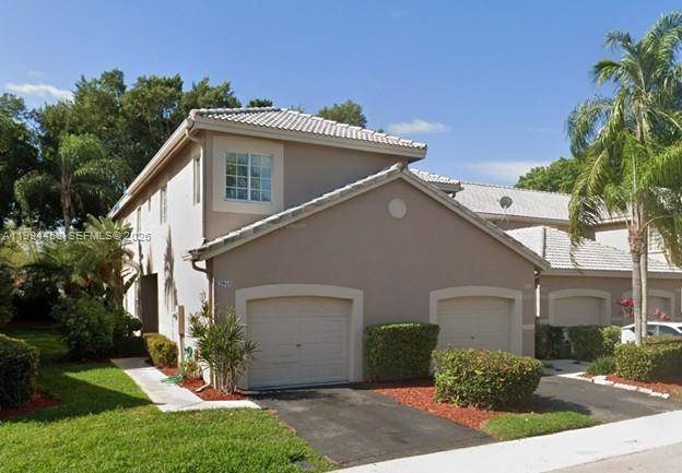 Beautiful townhome in the desirable San Messina community of Weston.