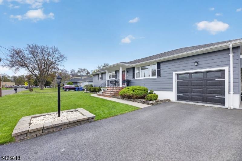 Beautifully maintained 3 bedroom, 2.