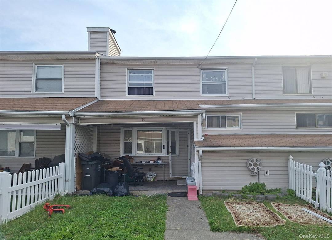 This Condo Style Home Features 2 Bedrooms, Full Bath, Formal Dining Room amp ; Assigned parking.