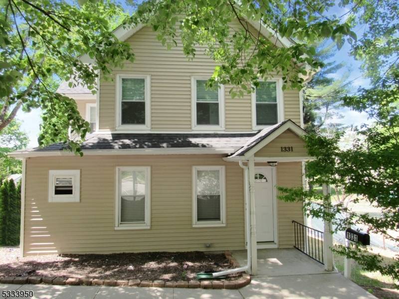 Welcome to this charming and beautifully maintained 3 bedroom, 1.