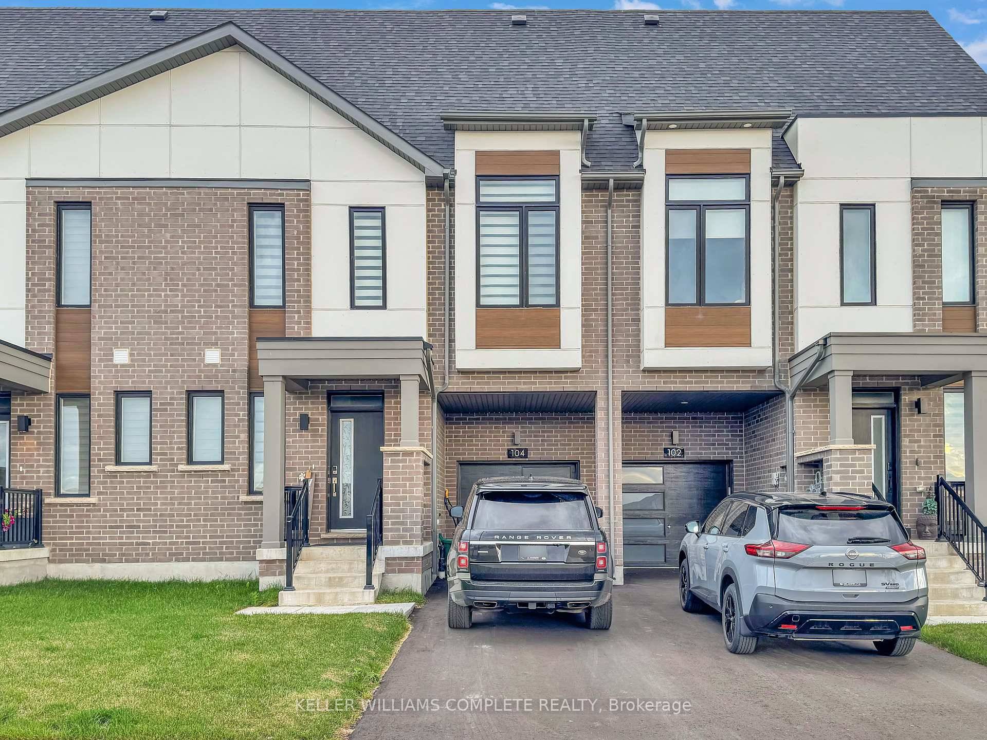 Welcome to this exceptional freehold 3 storey luxury townhome on a rare 24' x 120' deep lot in Oakville's highly desirable neighborhood.