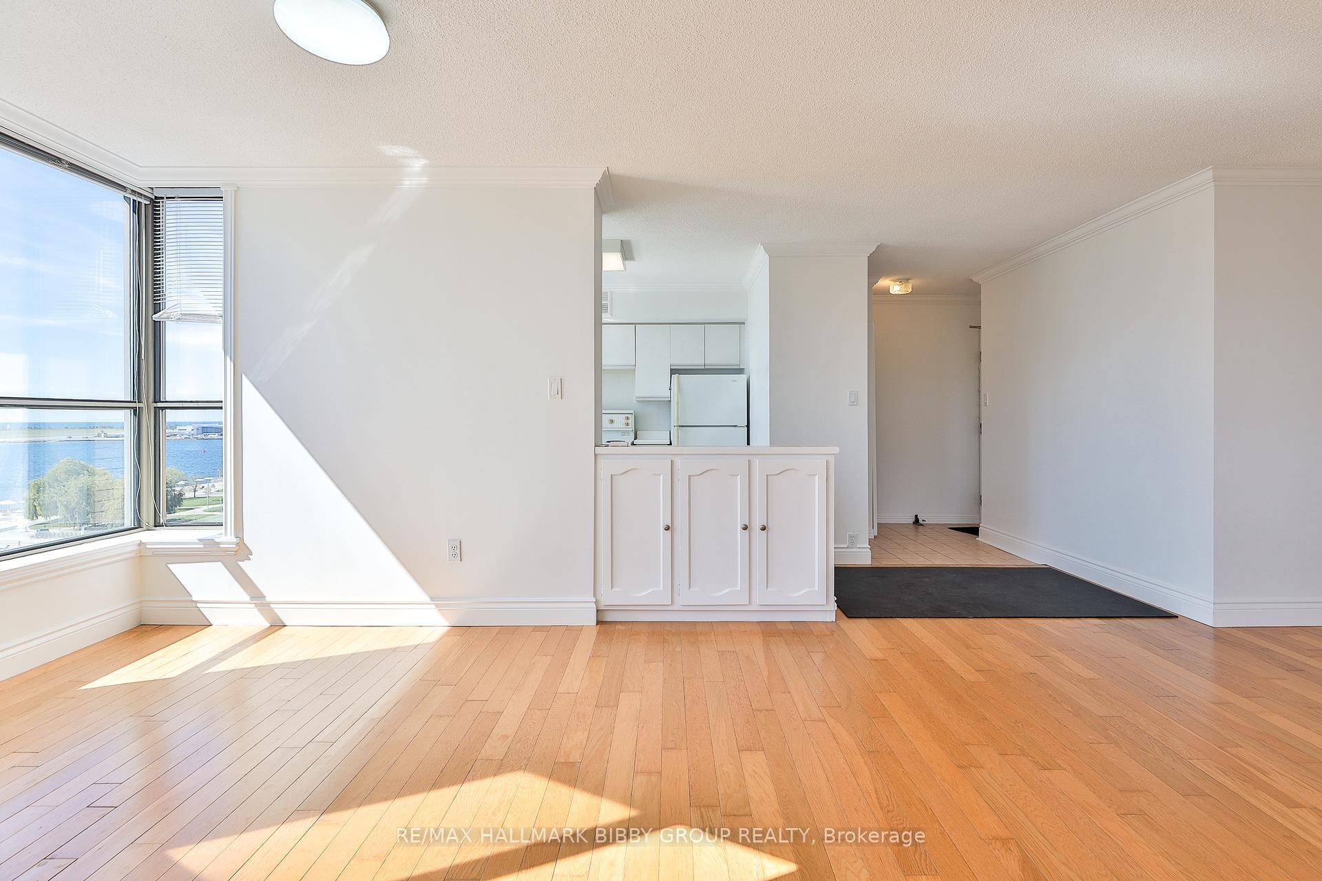 Welcome To This Iconic One Bedroom Plus Den And Rare South Facing Unit.