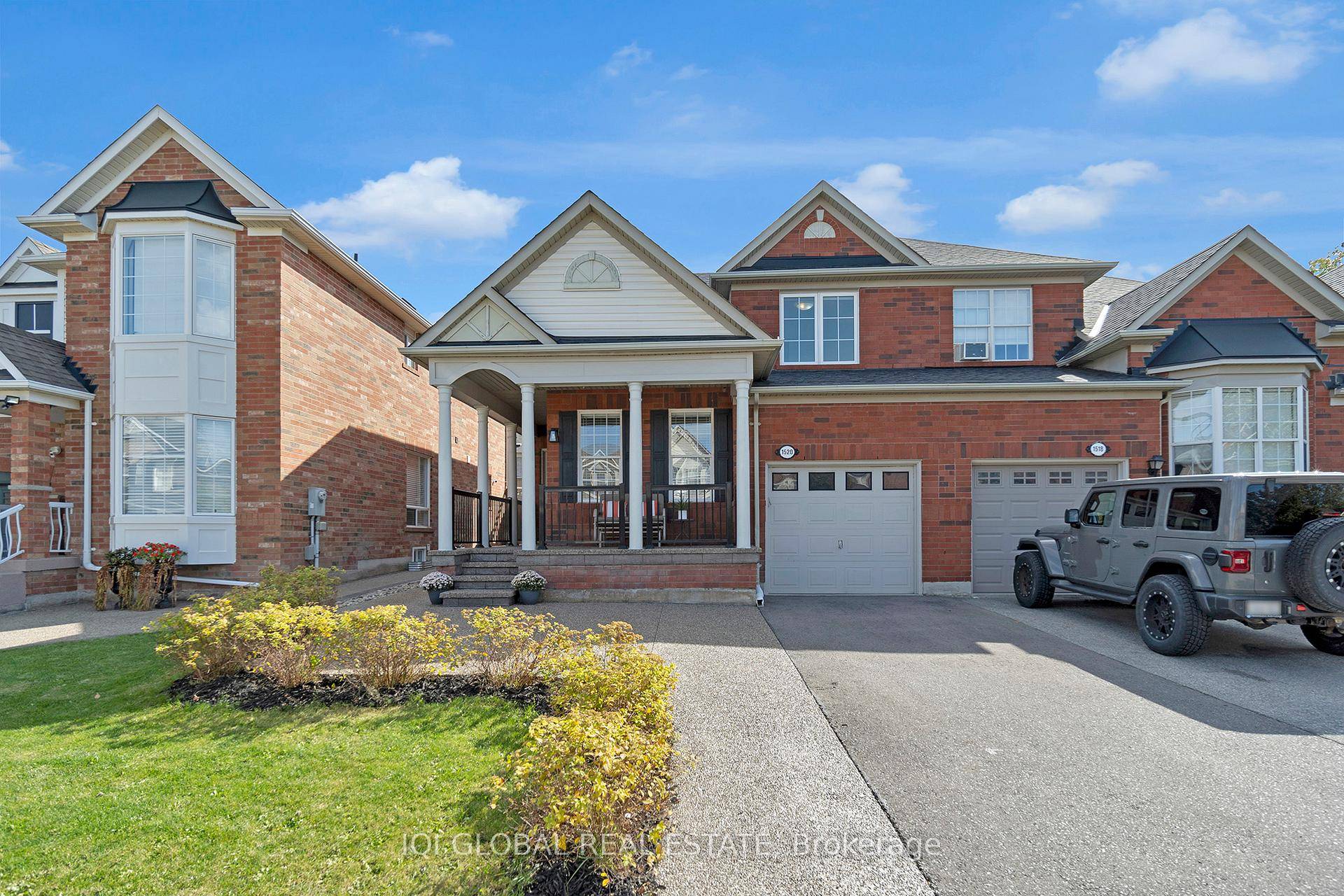Step into this beautifully upgraded, move in ready Milton semi detached home in the highly desirable CL Clarke community !