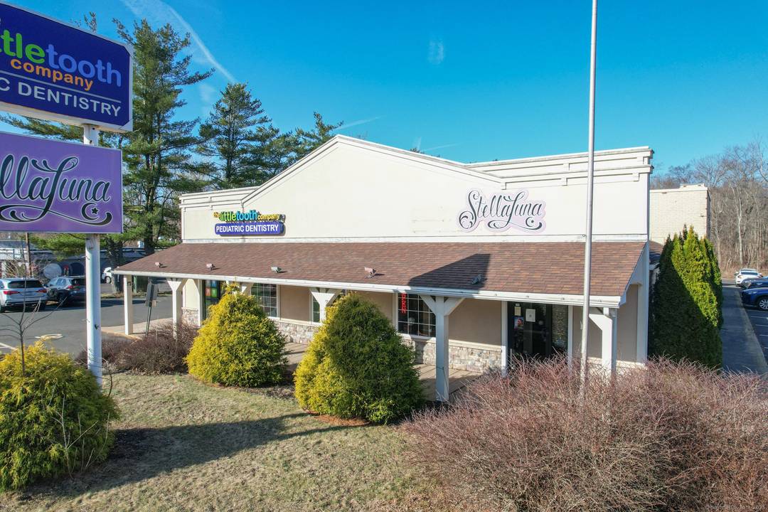 Great commercial investment available right in the heart of Queen Street !