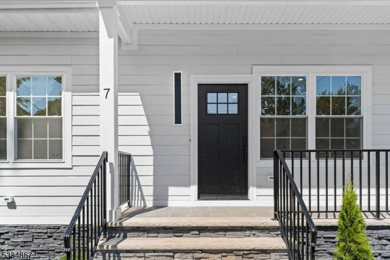 Welcome to 7 Swan Rd, Livingston Brand New Construction in a Desirable Location !