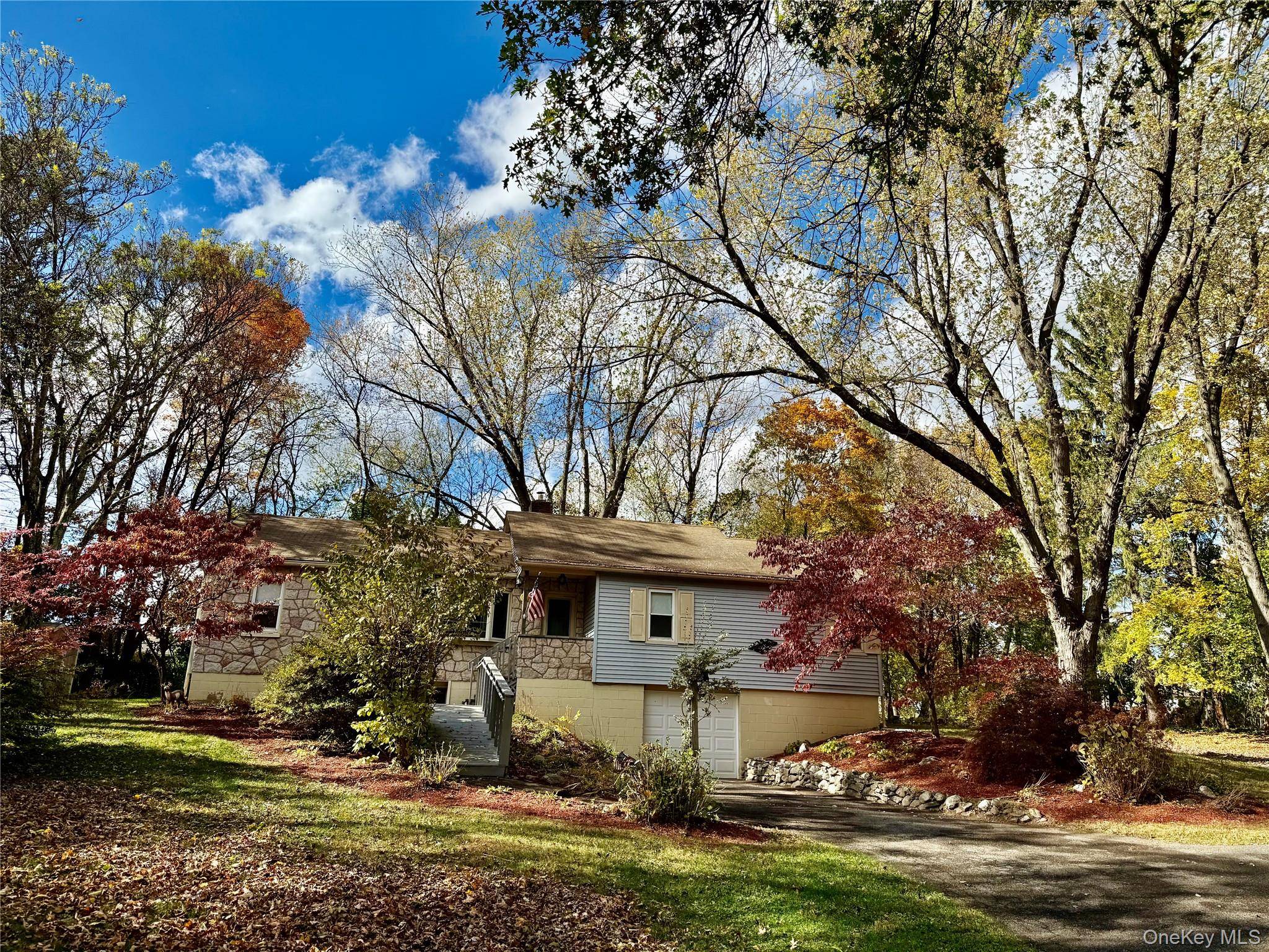 Quiet Cul de Sac Ranch with Private Appeal !