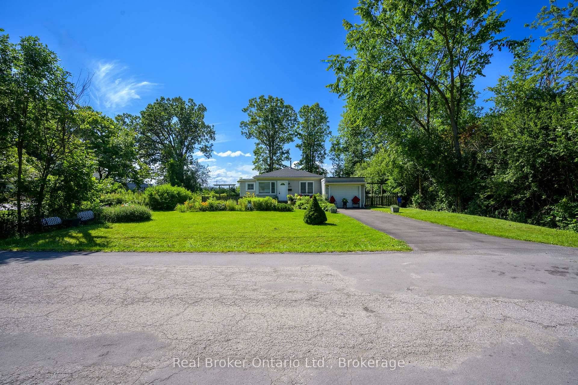 Charming 2 bed, 1 bath home in Fort Erie's desirable Lakeshore neighbourhood, set on an expansive 80' x 125' lot.