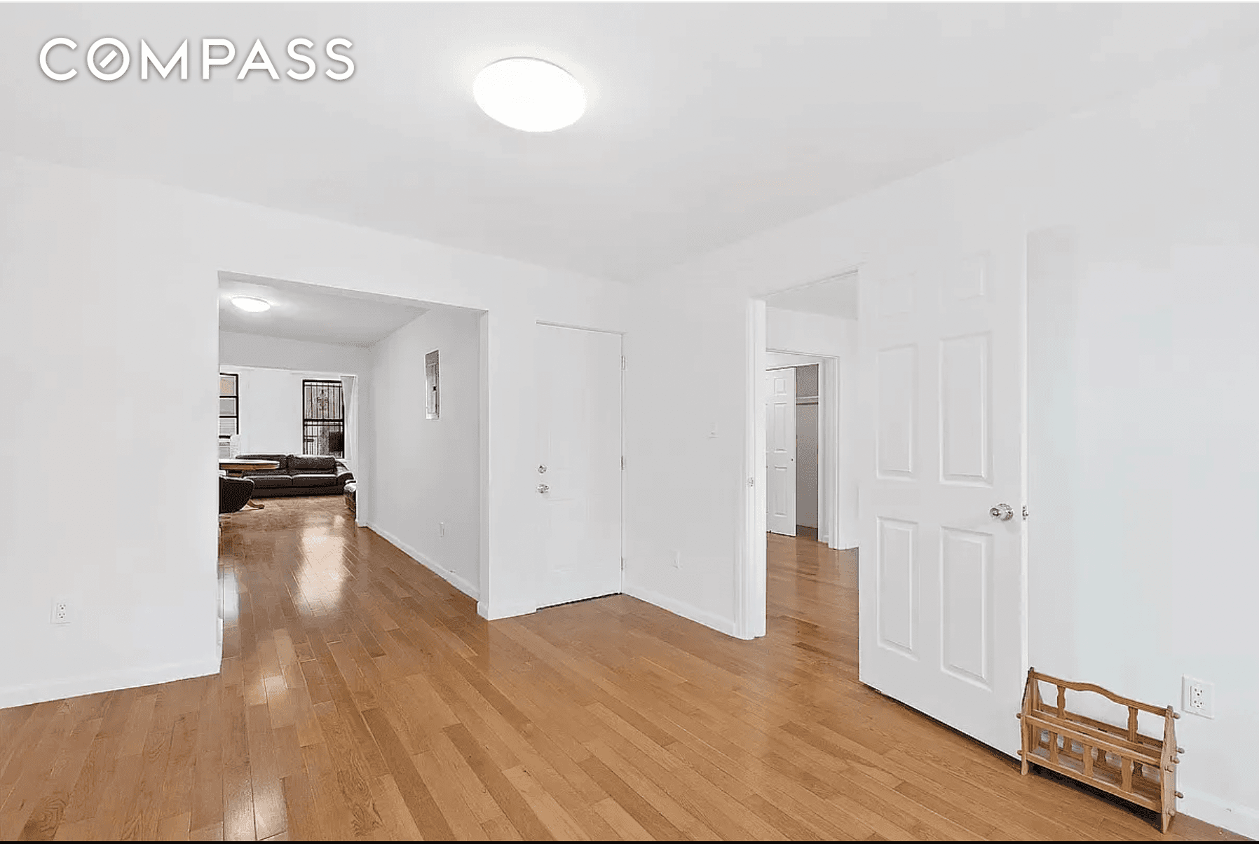 HUGE full floor flex 3 bedroom, 1 bathroom apartment in the heart of Greenpoint.