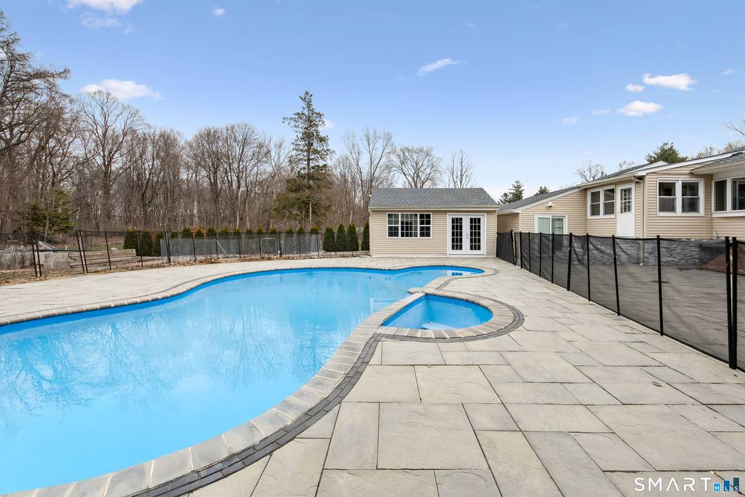 Beautifully maintained split level gem in the heart of Berlin !