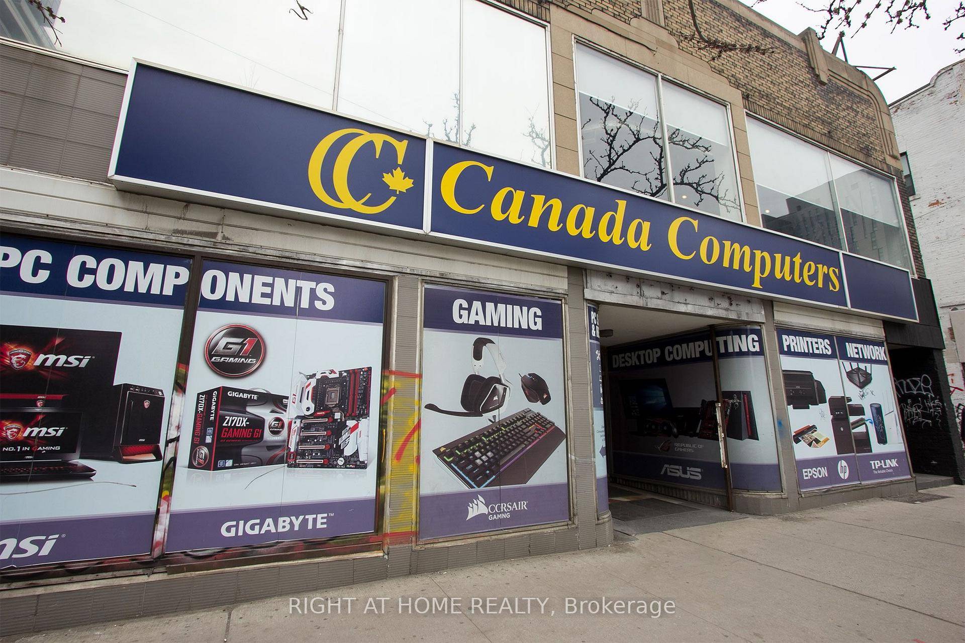In the Heart of Computerland 50ft wide frontage, Great retail location with tons of visability !