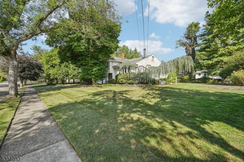 Welcome to this beautifully maintained split level home offering the perfect blend of comfort, functionality, and style.