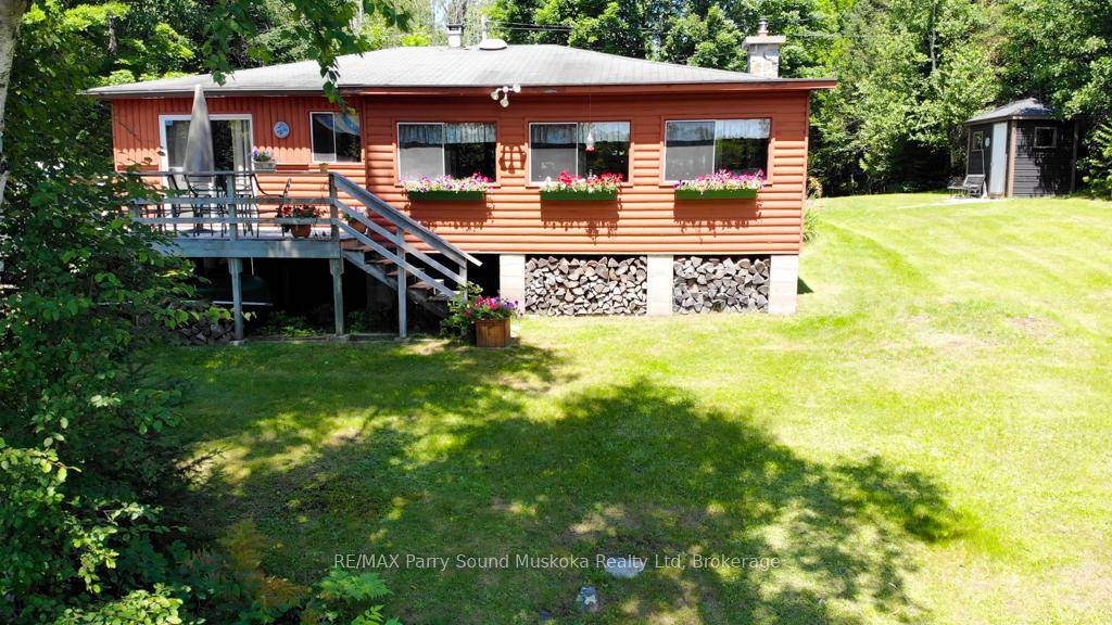 Full of rustic charm and happy memories, this beloved cottage is ready for a new chapter, yours !