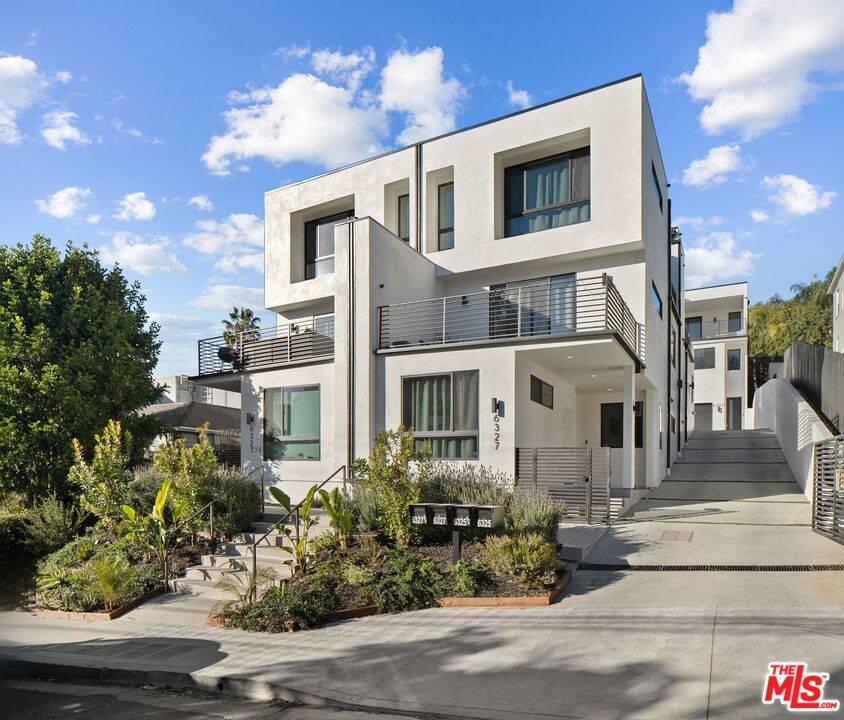 6325   Primrose Ave 3.0 Hollywood Hills East LA