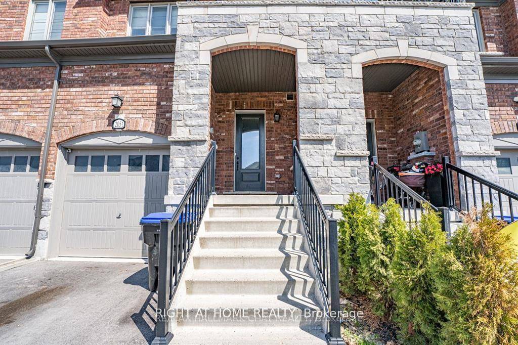 Like New Spacious Home for Rent Available Immediately This beautifully maintained, like new home is available for immediate occupancy.