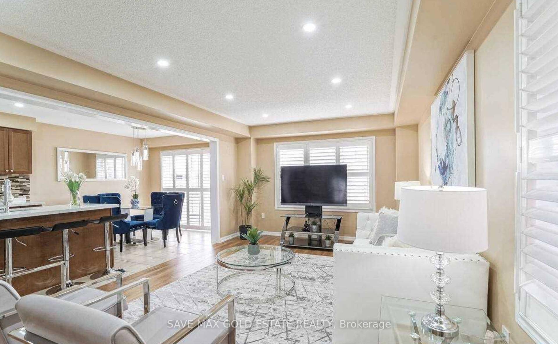 Discover this beautiful home in Northwest Brampton area !