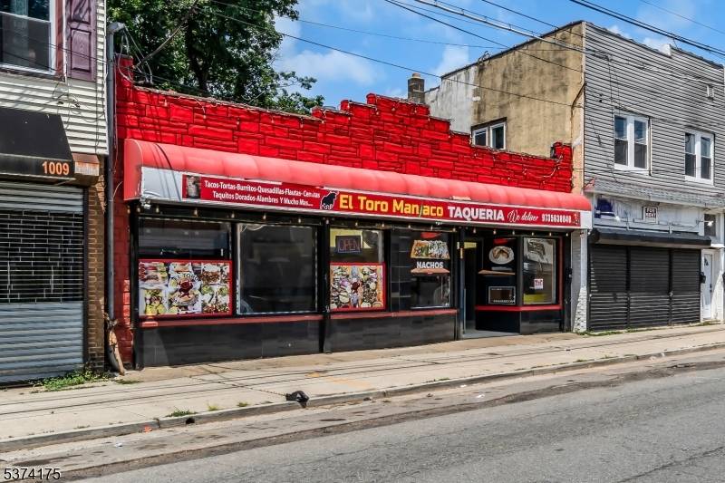 Secure your spot in the heart of Plainfield with this well maintained 1, 000 sq ft commercial building, fully leased with a 10 year tenant in place 2 years in.