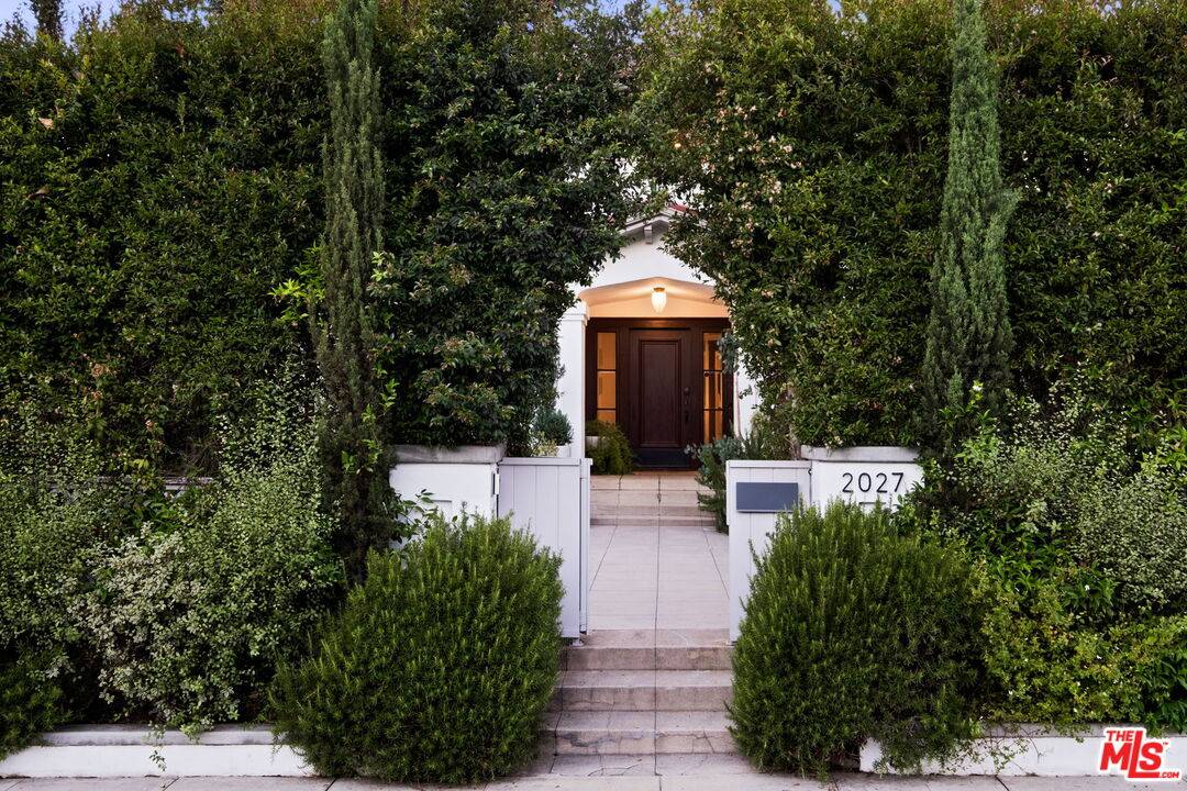2027  N Canyon Dr 3BR Hollywood Hills East La