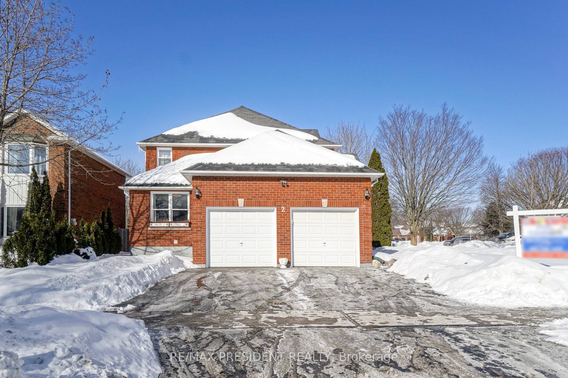 Elegant, Spacious and Modern 3 bedroom home in desirable Courtice featuring a large eat in kitchen, bright living room, and two additional versatile rooms that can be used as bedrooms, ...