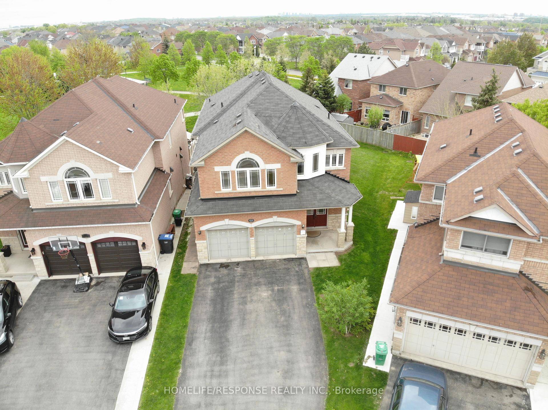 Absolutely Stunning 4 2 Bedroom Executive Home Backing Onto Park in Sought After Meadowvale Village !