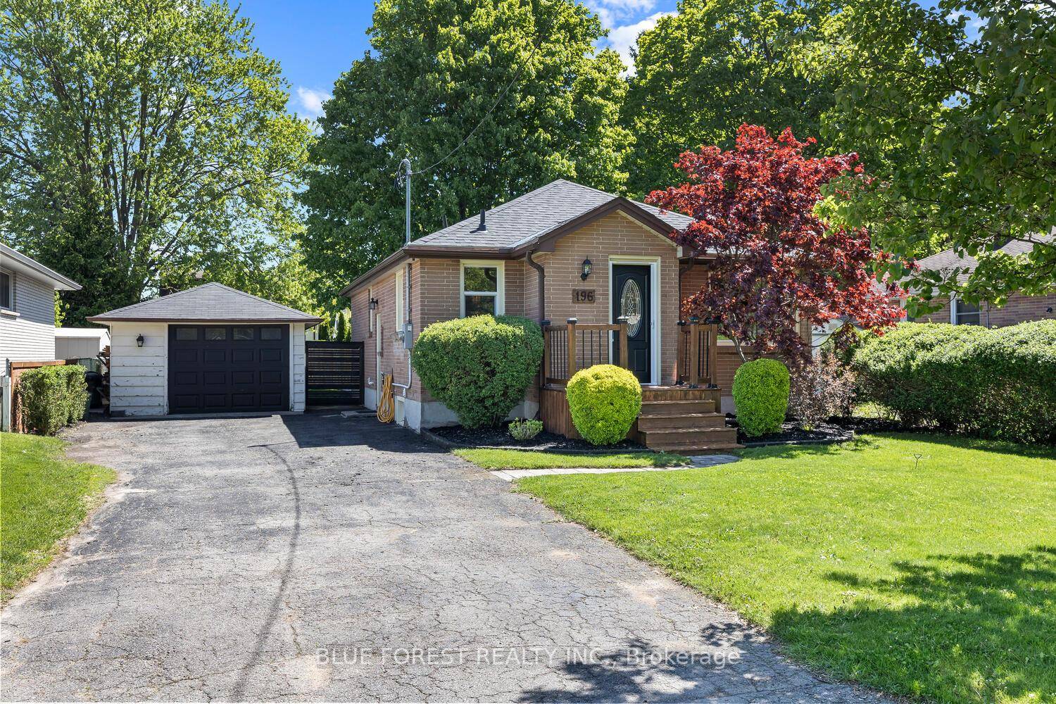 This lovely 3 bedroom 2 full bathroom bungalow in Carling Heights is move in ready !