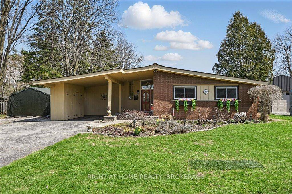 Welcome home to the loveliest house in Greensville !