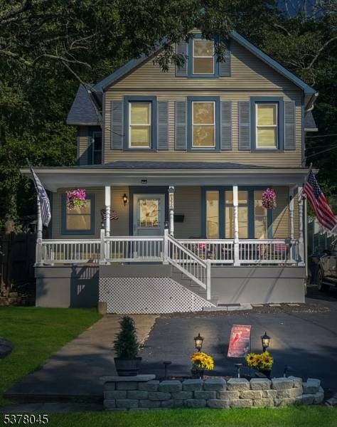 Immaculate Colonial with Modern Upgrades Lake Access.