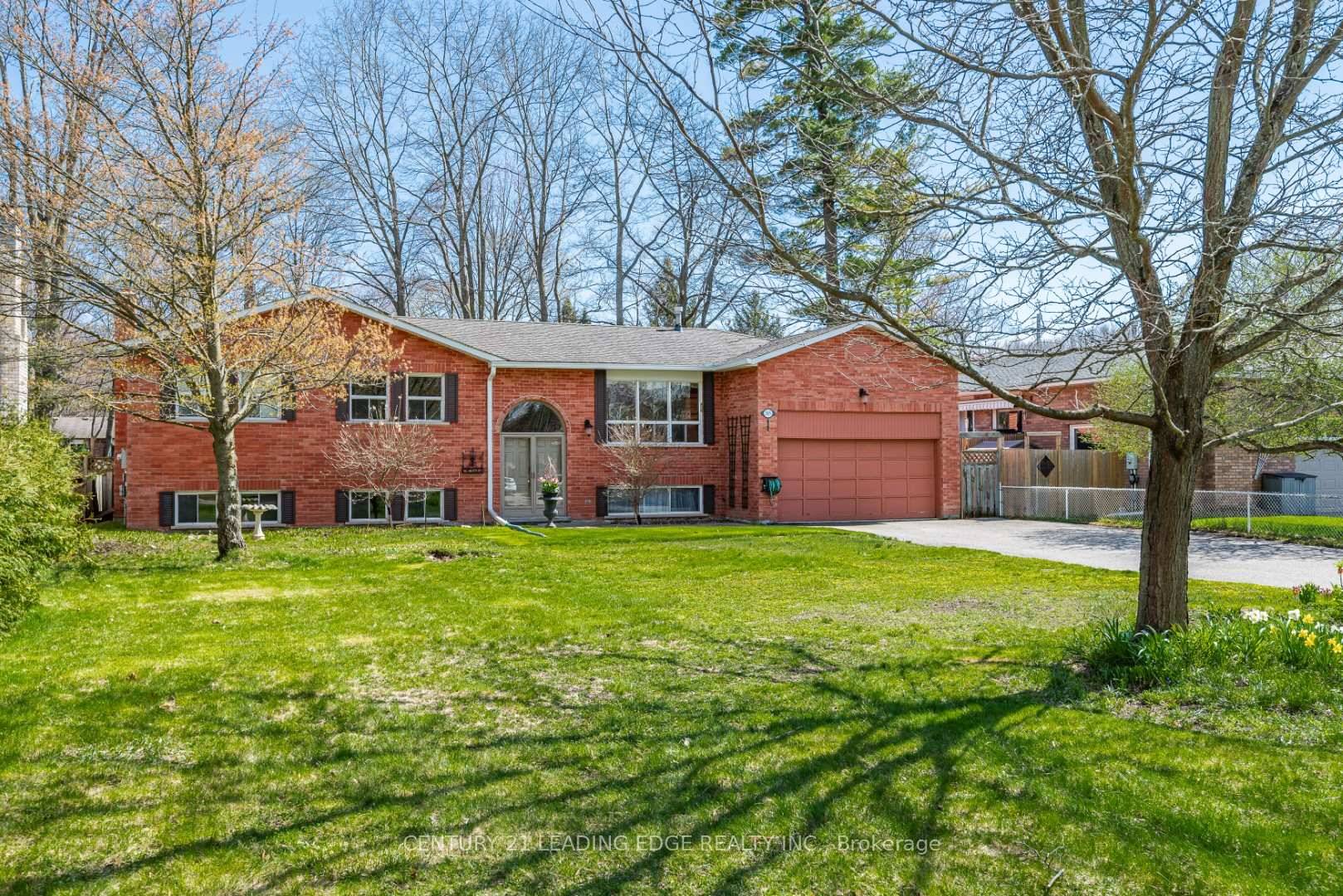 Charming 3 1 Bedroom Bungalow on a Spacious 75x200 Ft Lot in Sought After Holland Landing !