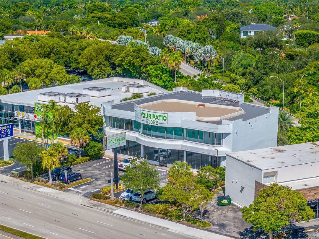 9855 South Dixie Highway is located on the highly visible and heavily trafficked South Dixie Highway US 1, this property presents an exceptional opportunity for investors, owner users, or developers ...