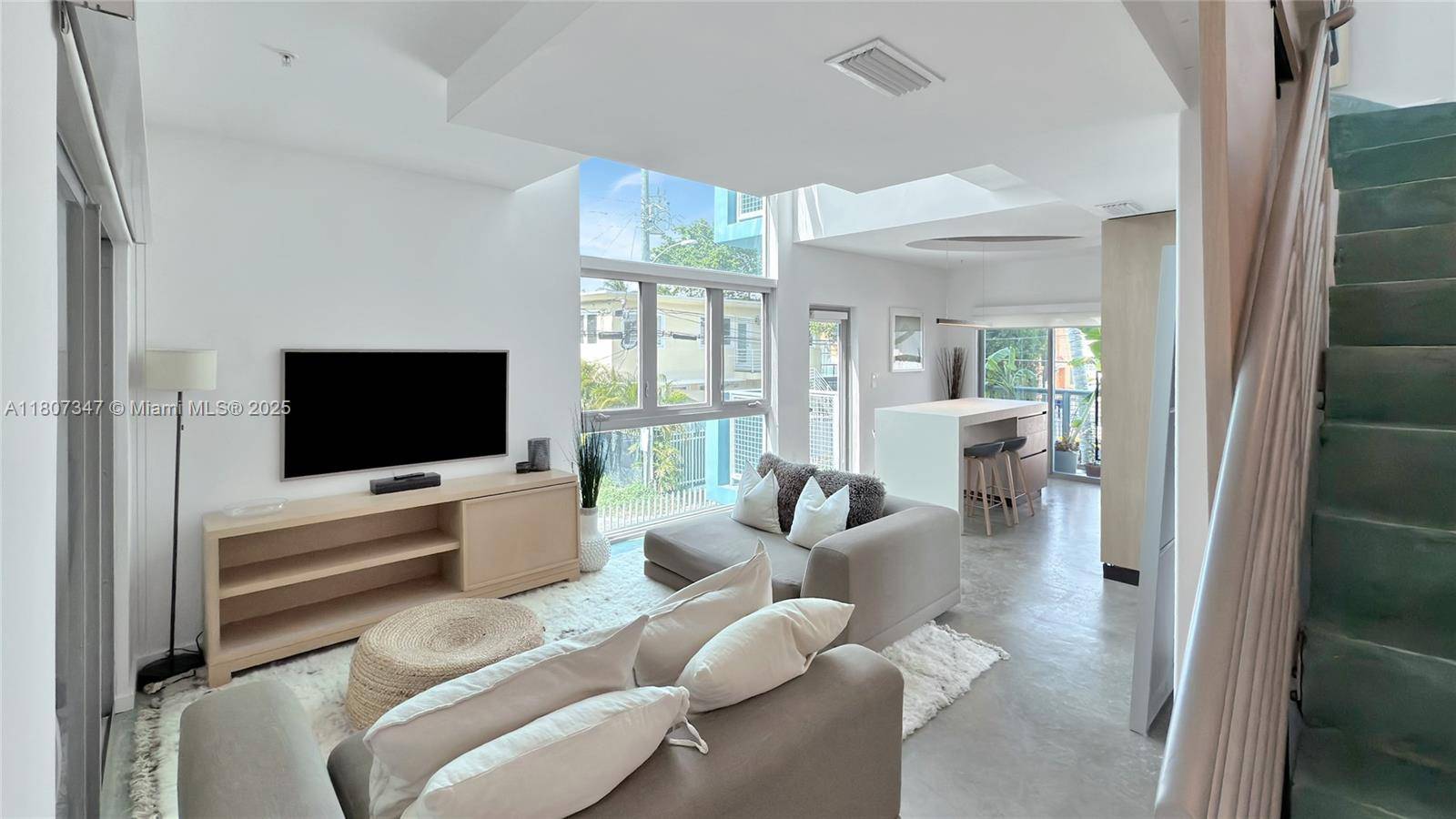 Modern Tri level townhouse loft style 2 bedrooms, 2.