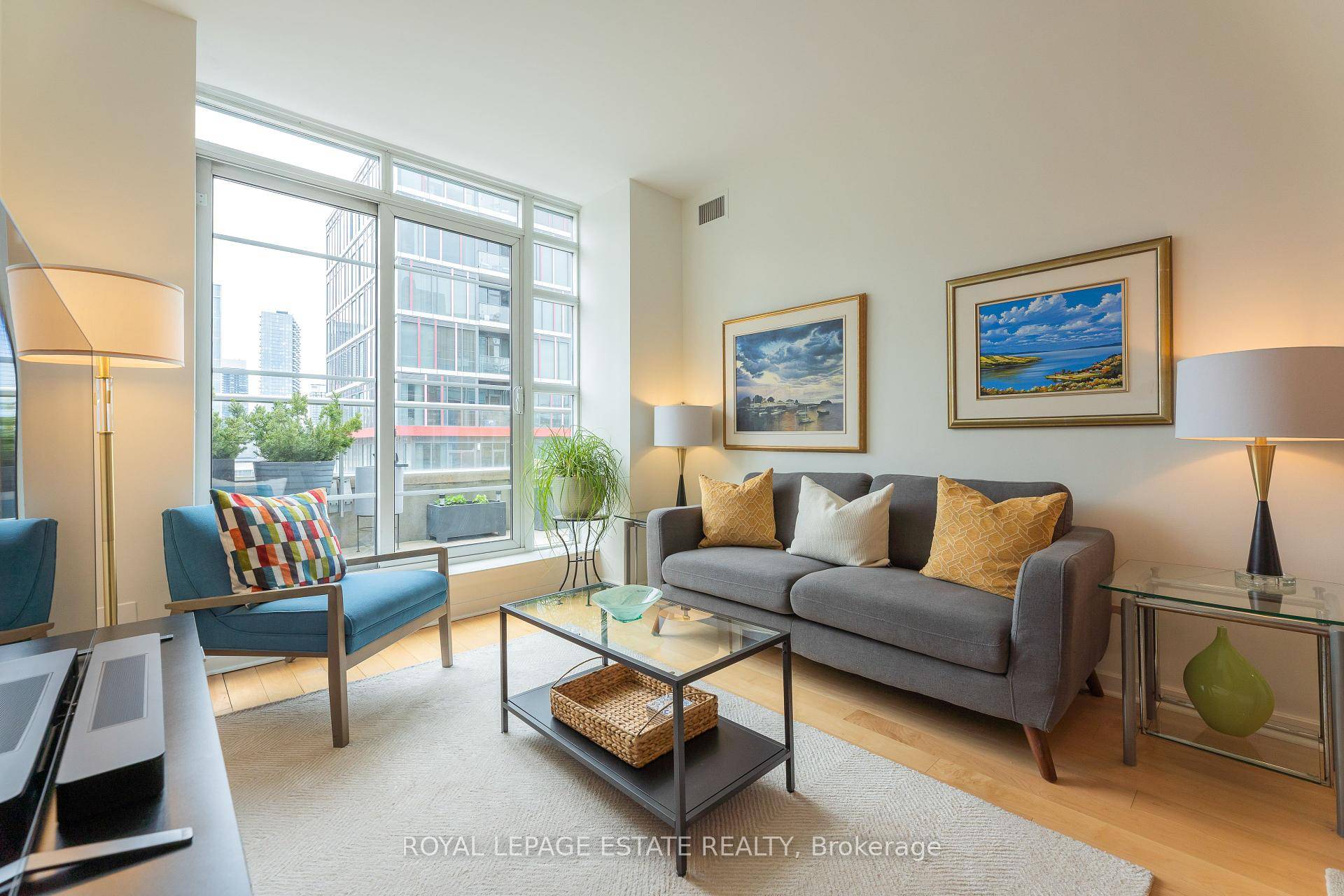Step into a world of timeless elegance in this stunning 2 bedroom, 2 bathroom condo at this fabulous Art Deco building.