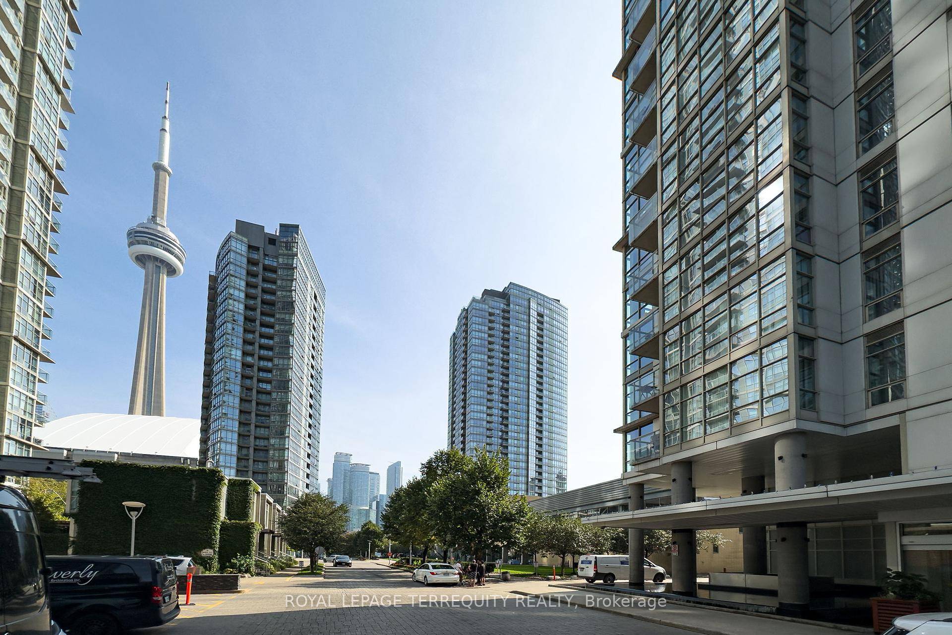 One Of The Largest 2 1s In The City Spanning Nearly 1, 300 Sq ft With A 58 Sq ft Balcony.